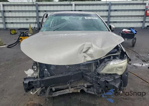 2015 Toyota Camry Le z USA, uszkodzony, nr VIN 4T1BF1FK1FU044947